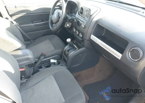 2016 Jeep Compass Sport z USA, uszkodzony, nr VIN 1C4NJDBB2GD638598